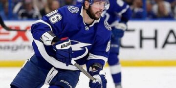 Кучеров набрал два очка с «Анахаймом» и остался третьим в гонке бомбардиров НХЛ