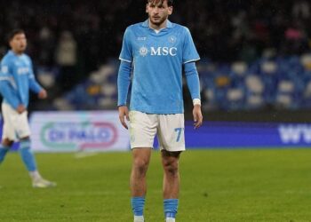 Кварацхелия успешно прошел медосмотр перед переходом в «ПСЖ»