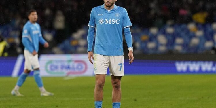 Кварацхелия успешно прошел медосмотр перед переходом в «ПСЖ»