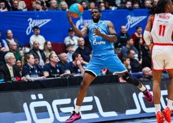 «Локомотив» выиграл «Зенит» в Петербурге