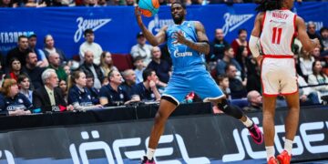 «Локомотив» выиграл «Зенит» в Петербурге