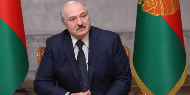 Лукашенко пообещал сделать все для сохранения мира в Белоруссии