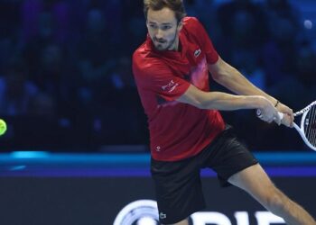 Медведев заявил, что теннисный сезон начинается слишком рано