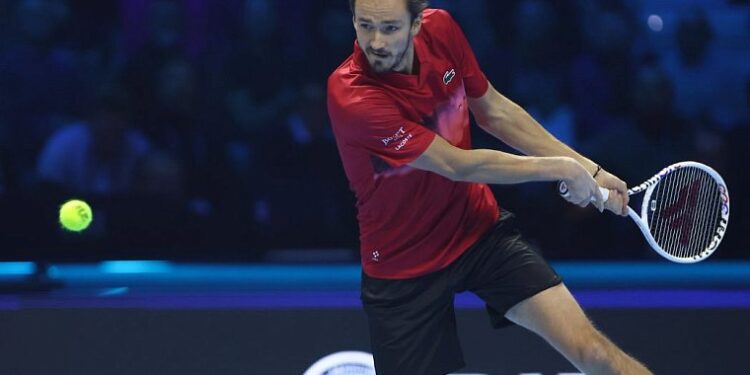 Медведев заявил, что теннисный сезон начинается слишком рано