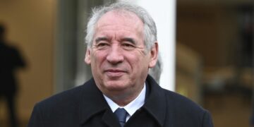 «Непокорившаяся Франция» выдвинет вотум недоверия Байру