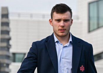 Никишин пропустит минимум три недели из-за травмы, сообщили в пресс-службе КХЛ