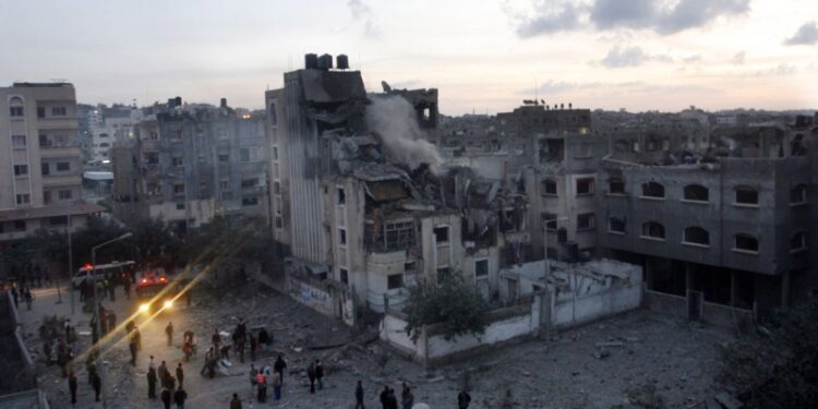 Палестинцы возвращаются в родные дома после года скитаний