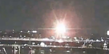 Под Вашингтоном военный вертолет врезался в пассажирский самолет