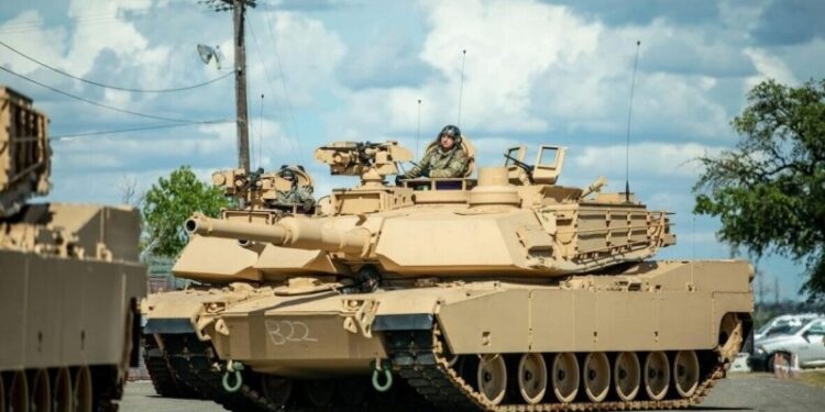 Польша получила первую партию американских танков Abrams