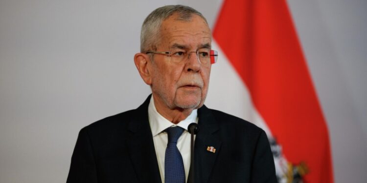 Президент Австрии предоставил правой АПС мандат на формирование коалиции