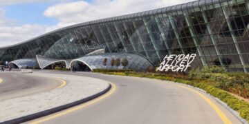 Самолет «Аэрофлота» совершил вынужденную посадку в Баку