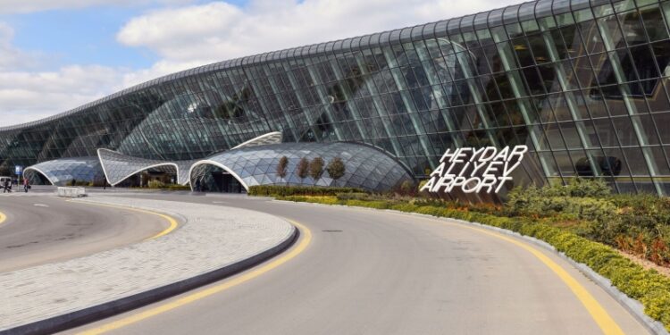 Самолет «Аэрофлота» совершил вынужденную посадку в Баку