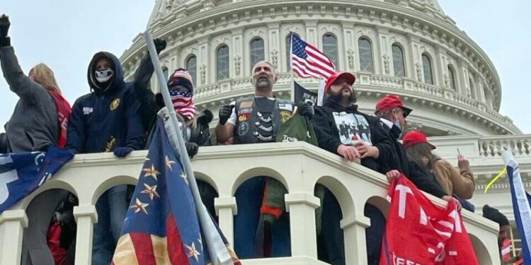 «Словно испарились». ФБР ищет ответ на главный вопрос о штурме Капитолия