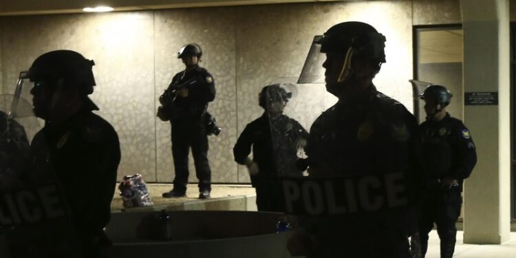 СМИ: агентов по борьбе с наркотиками наделили полномочиями по депортации