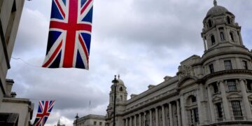 СМИ: Британия не хочет отправлять миротворцев на Украину