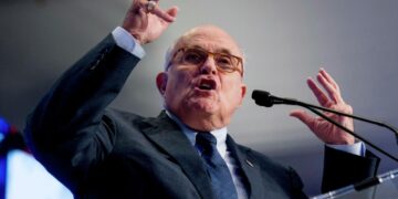 СМИ: Джулиани заключил сделку с истцами, чтобы избежать потери имущества