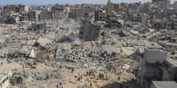 СМИ: при обстреле Израилем дома в секторе Газа погибли тринадцать человек