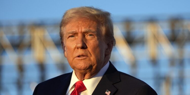 Советник Трампа допустил его скорый телефонный разговор с Путиным