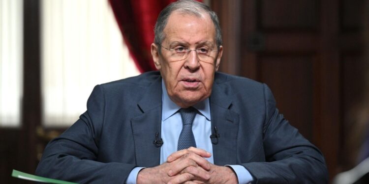 США и ЕС выламывают руки Сербии, заявил Лавров