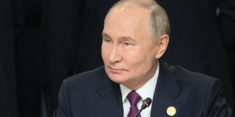 Связи России и Китая не зависят от политической конъюнктуры, заявил Путин