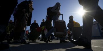 СВР: Восточная Европа готовится к новым волнам украинских беженцев