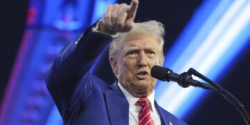 Трамп пообещал мгновенно положить конец вторжению нелегальных мигрантов