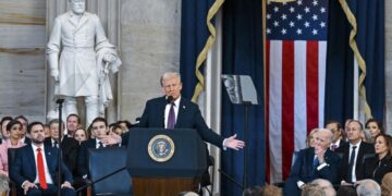 Трамп поручил госдепу реализовывать политику «Америка прежде всего»