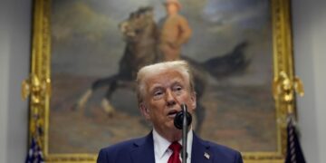 Трамп заявил, что ведет серьезное обсуждение с Россией по Украине