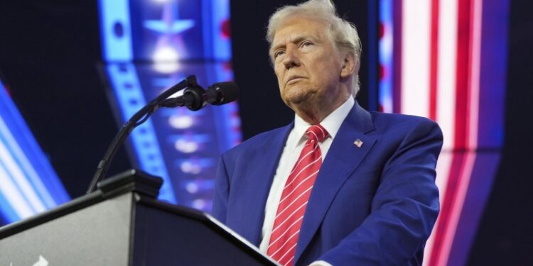 Трампа обязали предстать перед судом 10 января