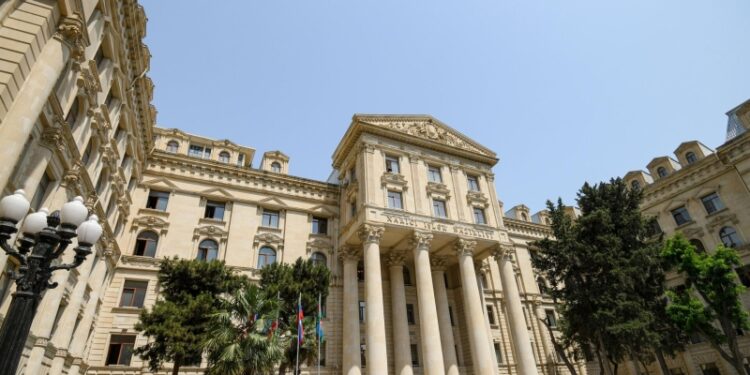 В Баку ответили Пашиняну на слова о применении наркотиков к заключенным