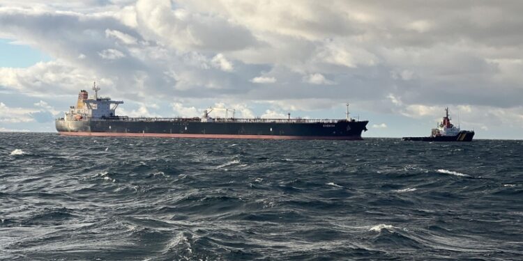 В ФРГ рассказали о ситуации с потерявшим управление танкером на Балтике