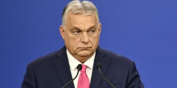 Венгрия пригрозила наложить вето на продление санкций против России