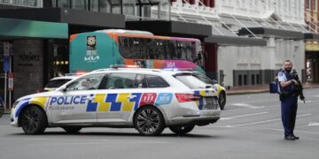 Водитель наехал на полицейских в Новой Зеландии