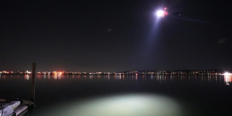 WSJ: лайнер и вертолет столкнулись в США на высоте около 90 метров