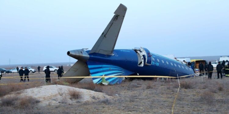 Замглавы МИД обсудил с послом Азербайджана крушение самолета близ Актау