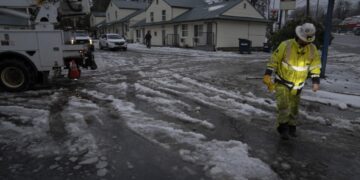 Жертвами снежной бури в США стали четыре человека, сообщили СМИ