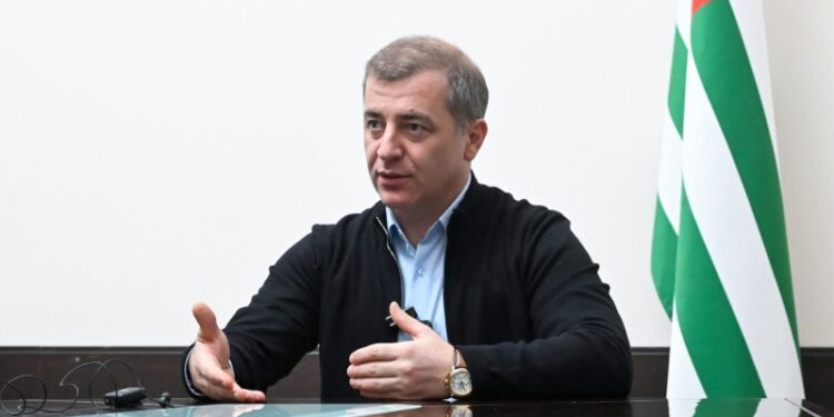 Ардзинба принял предложение Гунбы подписать соглашение о выборах