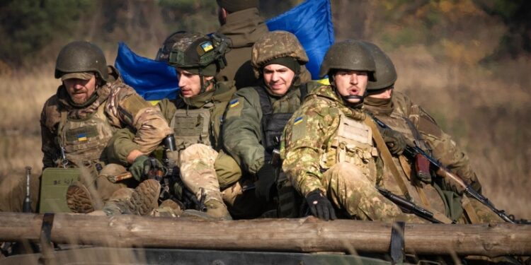 Беженец рассказал, как ВСУ взяли в заложники мирного жителя в Новогродовке