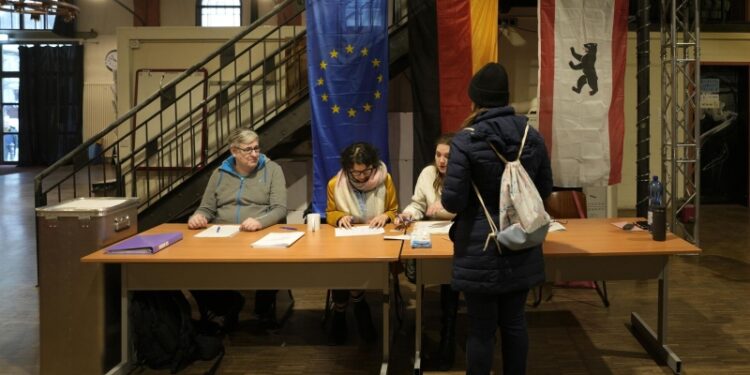 Блок ХДС/ХСС лидирует на выборах в Германии с 32,2% голосов