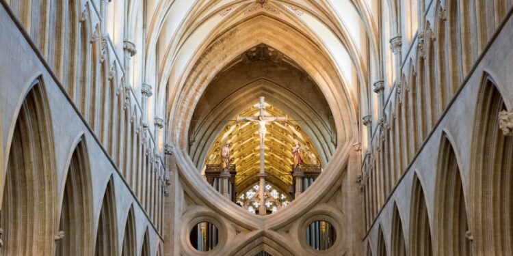 Церковь Англии ужесточила надзор за жалобами на насилие, пишут СМИ