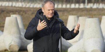 Экс-премьер Польши назвал обвинение Туска в госперевороте глупым