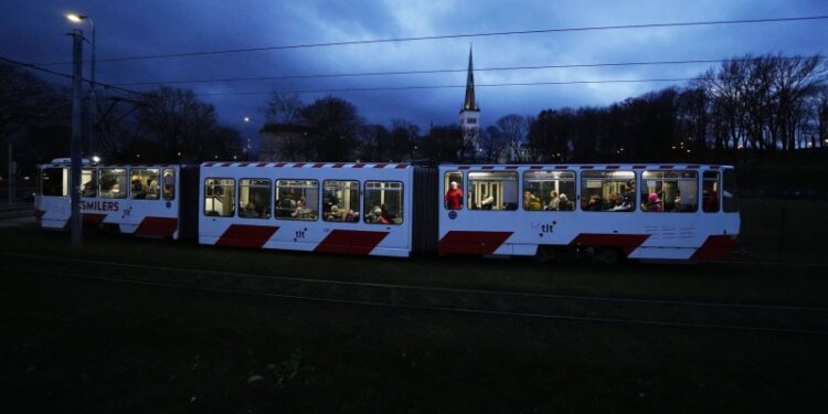 Эстонцам советуют запастись наличными из-за отключения от БРЭЛЛ