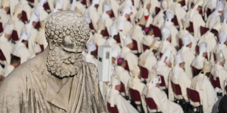 Госпитализированный с пневмонией папа римский перенес респираторный приступ