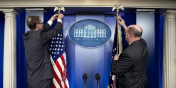 Госслужащих в США обязали отчитаться о работе за неделю