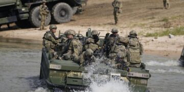 Южная Корея и США проводят совместные учение недалеко от КНДР