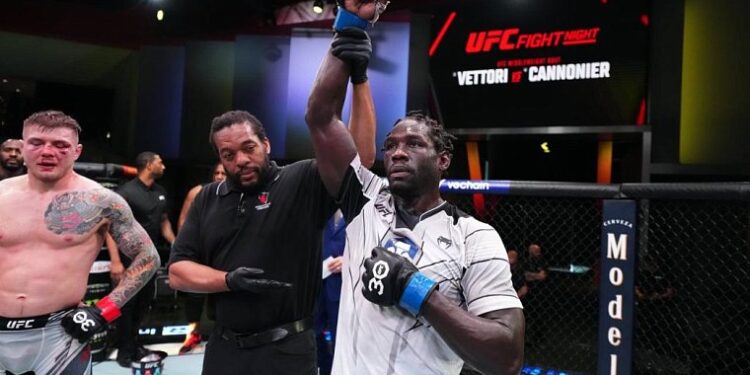 Каннонир отправил в нокаут Родригеса на UFC Fight Night 251