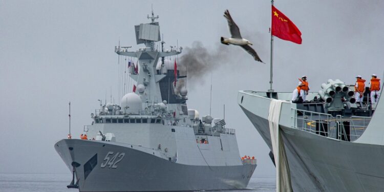 МИД КНР заявил, что Китай не участвует в гонке вооружений