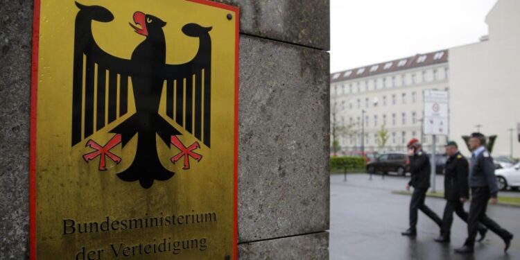 Над базой бундесвера пролетели неизвестные беспилотники, пишет SZ