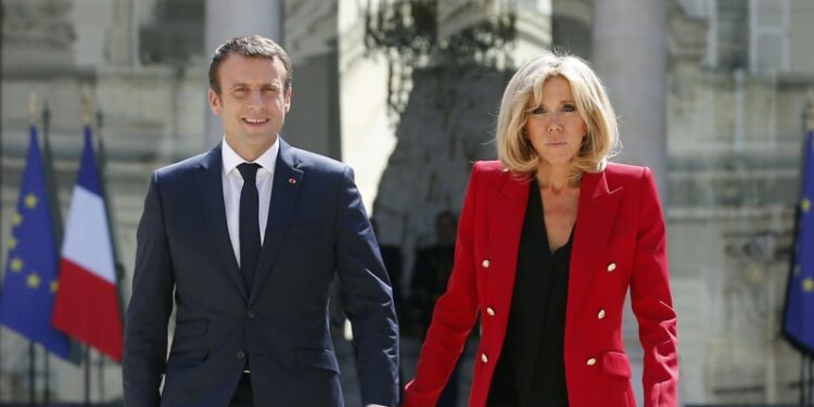 Назвавшая жену Макрона мужчиной журналистка скоро запросит убежище в России