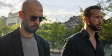 Обвиняемые в торговле людьми братья Тейт прибыли в США